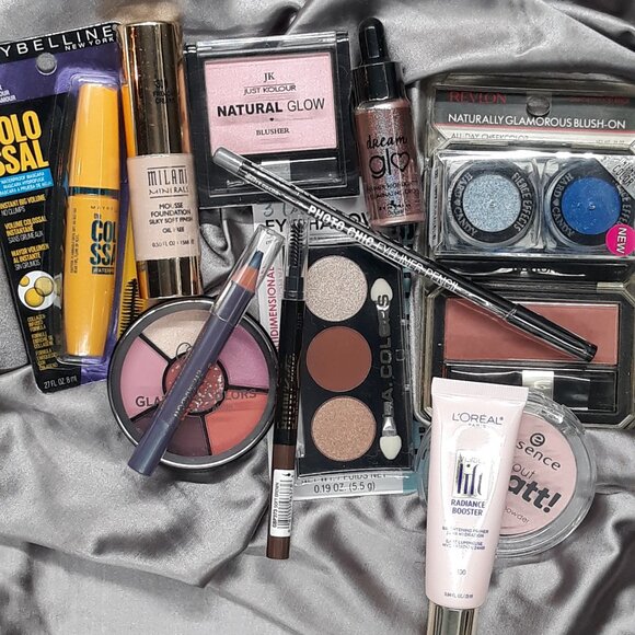 💄 Mystery Makeup Gift Box | Beauty Bundle | Cosmetics Set | Gift for Her - Picture 3 of 4